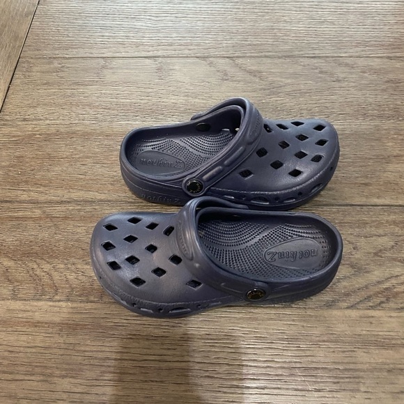 NEW! NOTHINZ SHOES JUNIORS/BIG KID CLOGS | NAVY | Size J3 Ladies 5 Unisex - Picture 7 of 9